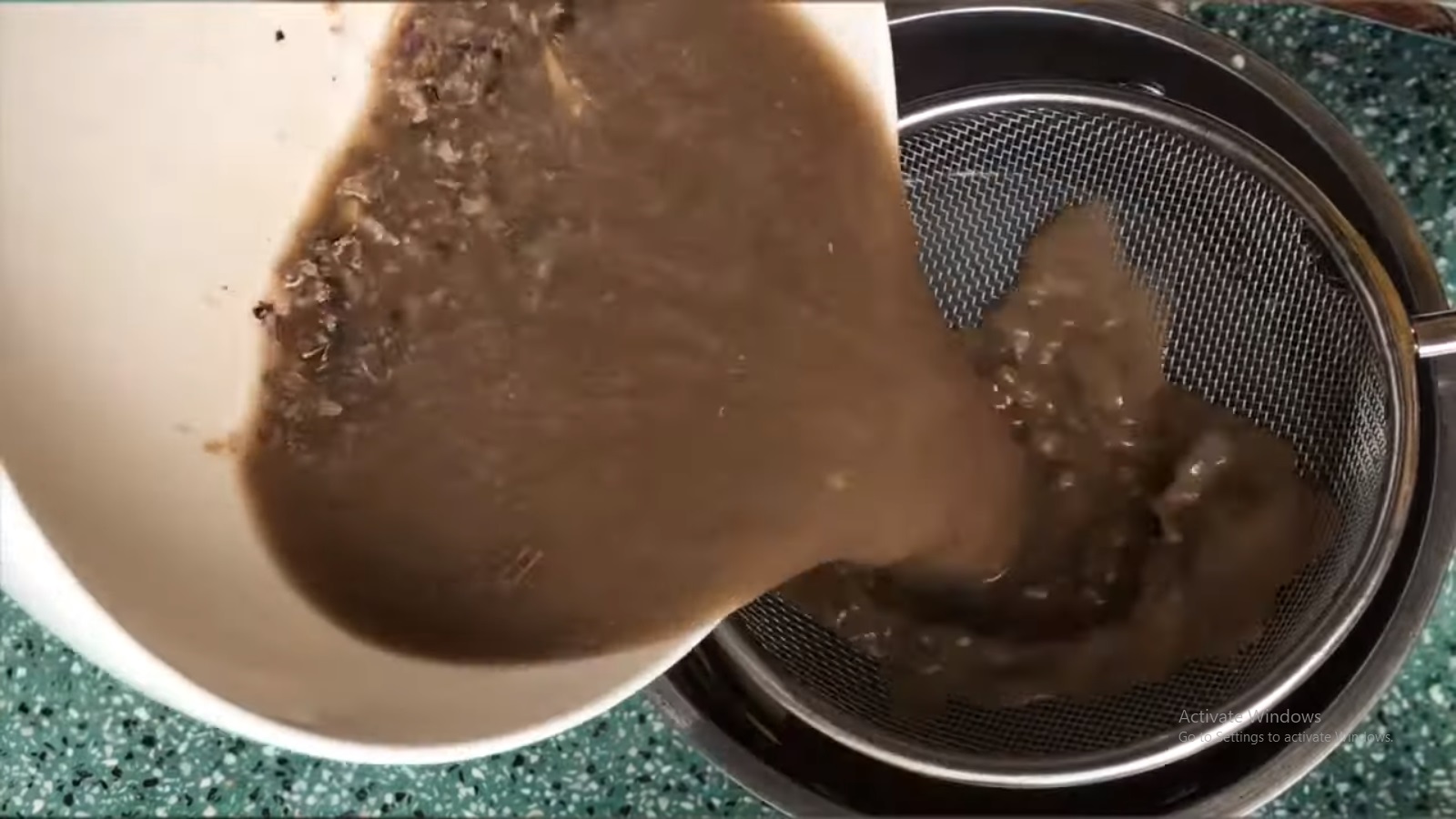 Mua cua đồng về chớ dại nấu luôn, ngâm ngay vào thứ nước này sán giun trong cua tự động bò ra nhung nhúc - 12