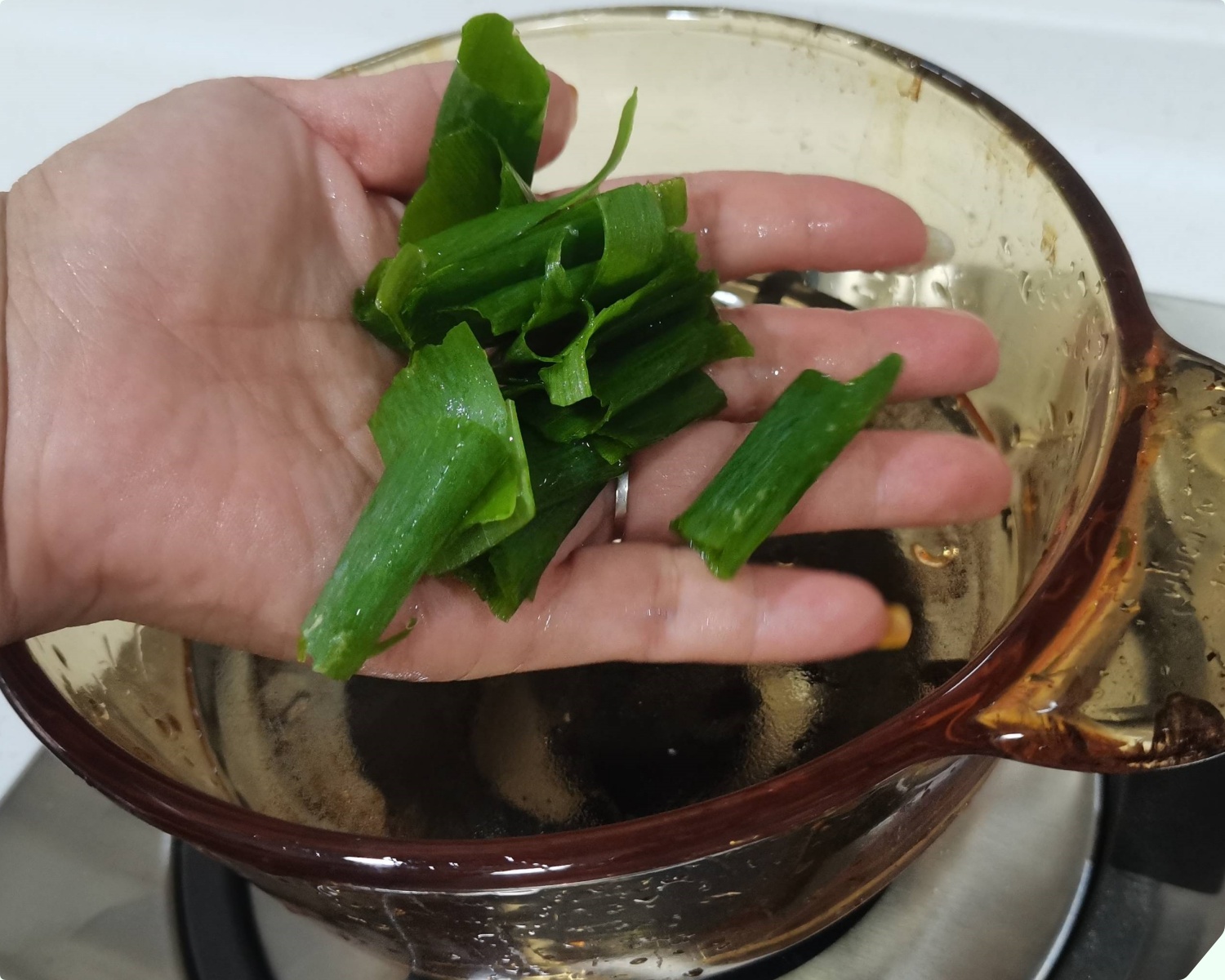 Luộc tôm cứ dùng loại nước này, thịt mềm ngọt không bị teo, hết sạch mùi tanh, “bao” đỏ đẹp như nhà hàng - 3