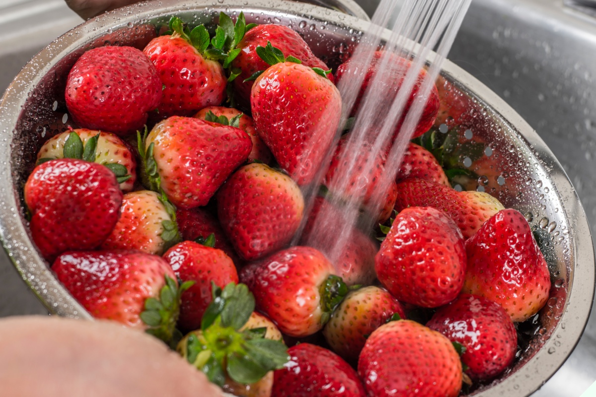 Dâu tây ngoài chợ quả nào cũng căng mướt, người thông minh nhìn lướt 4 điểm này biết ngay dâu Mộc Châu hay Trung Quốc “đội lốt” - 9