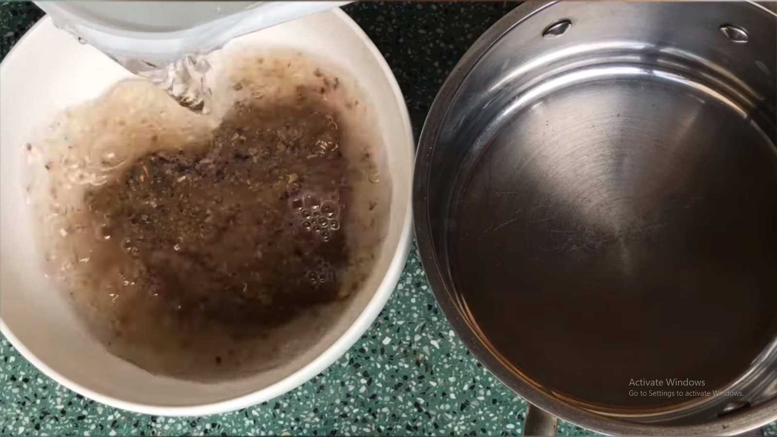 Mua cua đồng về chớ dại nấu luôn, ngâm ngay vào thứ nước này sán giun trong cua tự động bò ra nhung nhúc - 11