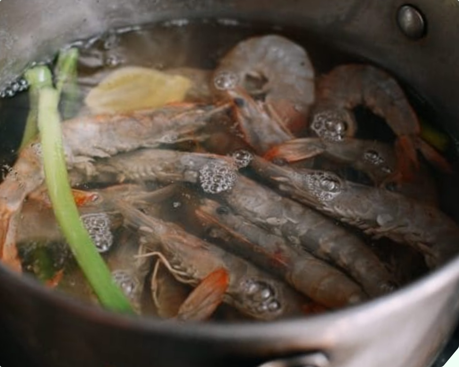 Luộc tôm cứ dùng loại nước này, thịt mềm ngọt không bị teo, hết sạch mùi tanh, “bao” đỏ đẹp như nhà hàng - 8