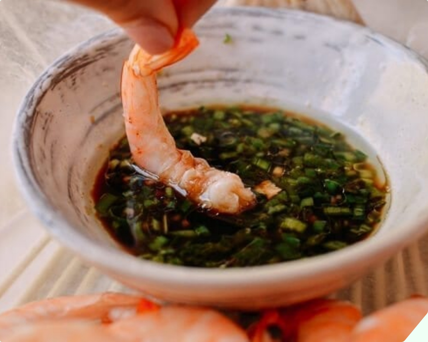 Luộc tôm cứ dùng loại nước này, thịt mềm ngọt không bị teo, hết sạch mùi tanh, “bao” đỏ đẹp như nhà hàng - 12