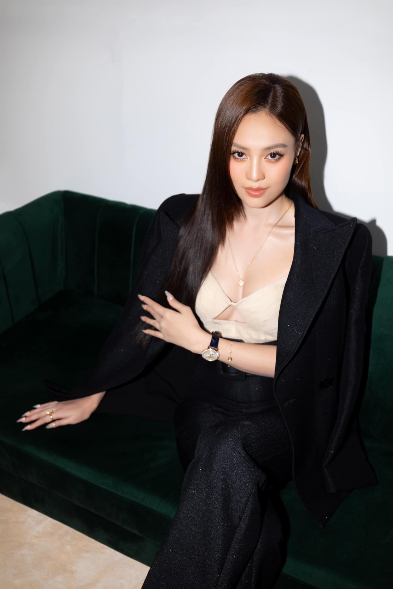 Thua chiều cao nhưng Ninh Dương Lan Ngọc "lấn át" Hồ Ngọc Hà nhờ áo cut-out - 5