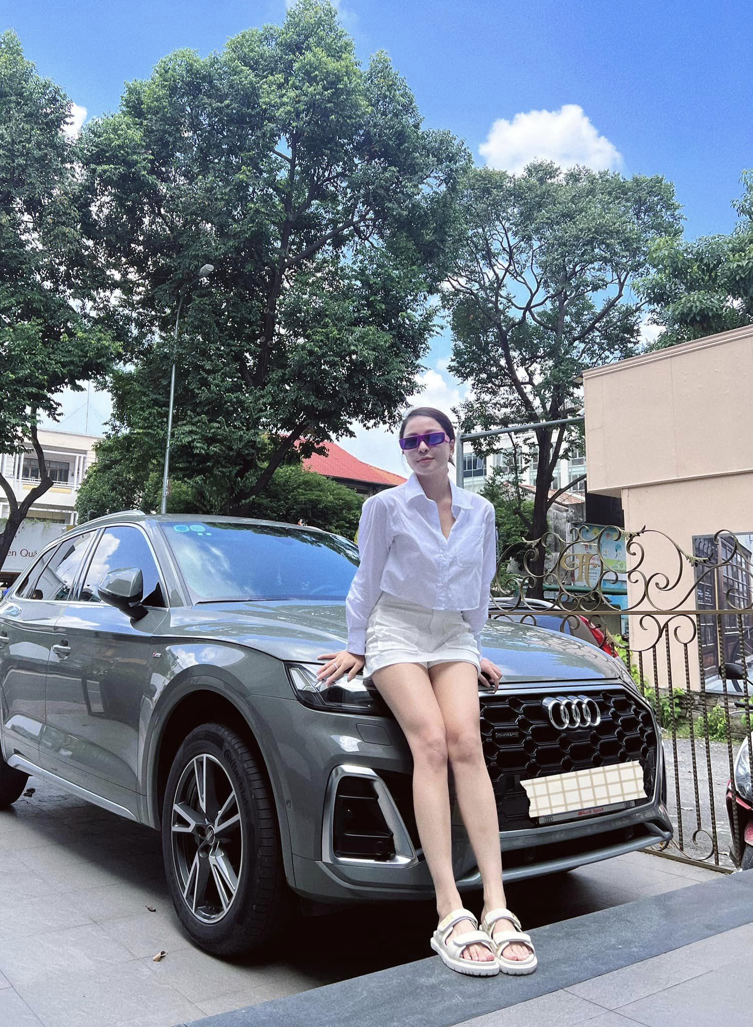 Đăng ảnh bên xe Audi, hot girl Trâm Anh vẫn "than thở" - 3