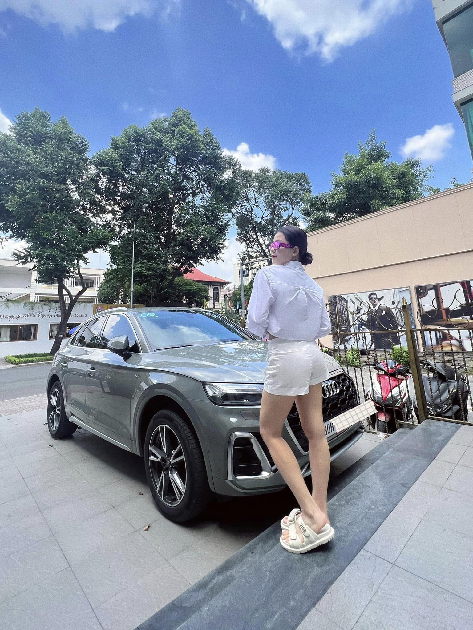 Đăng ảnh bên xe Audi, hot girl Trâm Anh vẫn "than thở" - 4