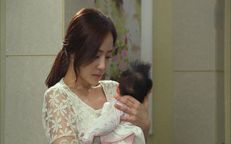 Đang ở cữ, mẹ chồng ở quê báo bị tai nạn, hai vợ chồng chạy về xem không tin với cảnh trước mắt - 2