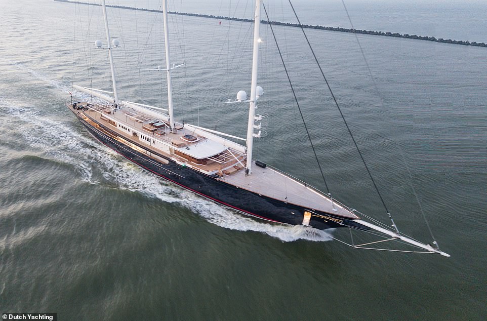 Hình ảnh mới về siêu du thuyền 500 triệu USD cao nhất thế giới của tỷ phú Jeff Bezos - 4