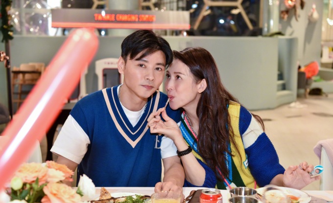 "Hoàng hậu màn ảnh" bật mí bí quyết vẫn mảnh mai như thời son rỗi sau khi sinh 3 con - 3