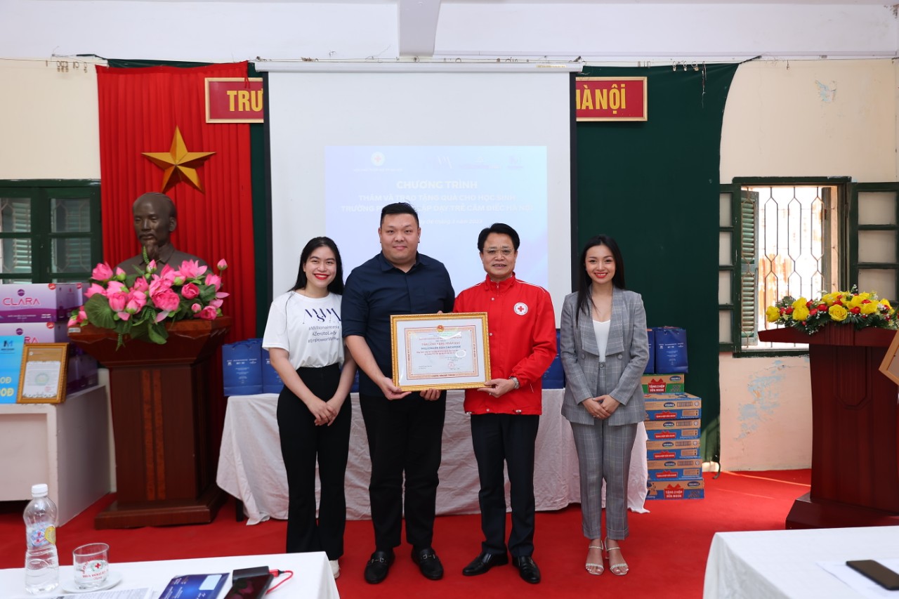 Milionaire Asia Singapore, Công ty cổ phần Oras Holding và Công ty Minh Khang hoạt động từ thiện cùng hội chữ thập đỏ Hà Nội - 2