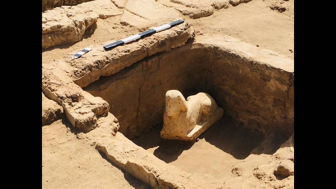 Lần đầu tiên phát hiện tượng nhân sư Ai Cập khắc mặt hoàng đế La Mã - 1