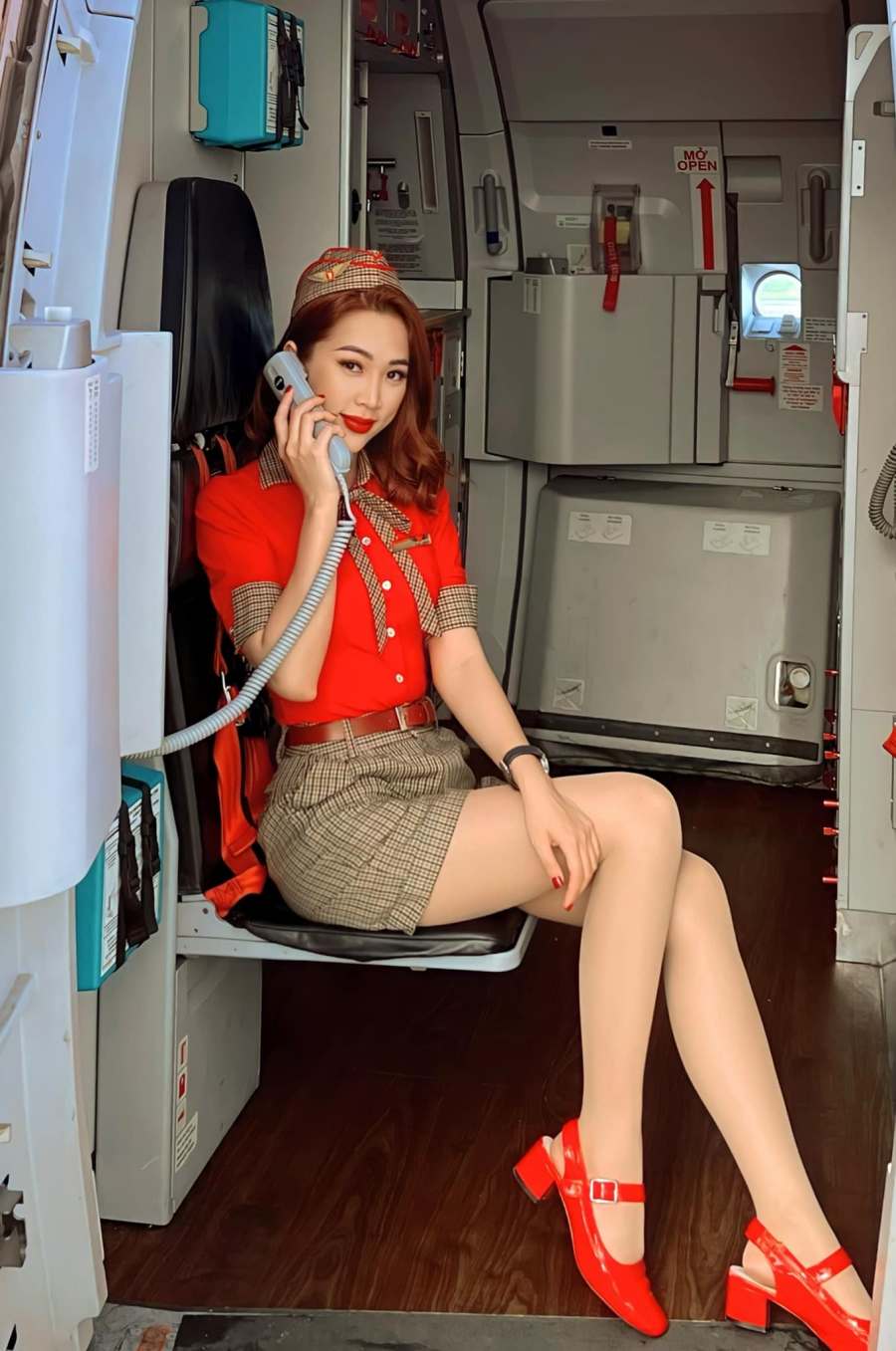 Vòng ba dáng trái đào tuyệt đẹp của nữ tiếp viên hàng không Vietjet nhờ đâu mà có? - 1