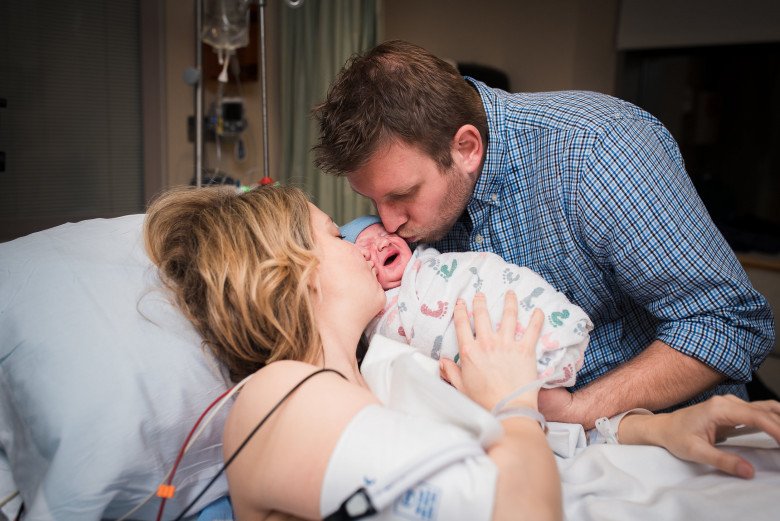 Tan chảy với những nụ hôn ngọt ngào trong phòng sinh - 2