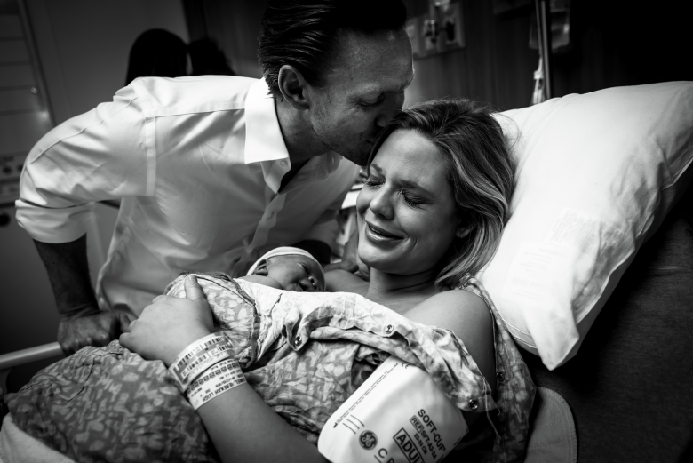 Tan chảy với những nụ hôn ngọt ngào trong phòng sinh - 8