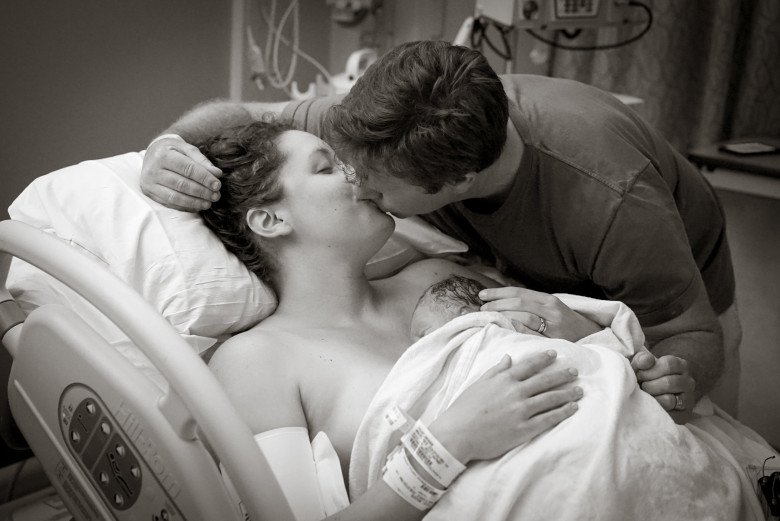 Tan chảy với những nụ hôn ngọt ngào trong phòng sinh - 4