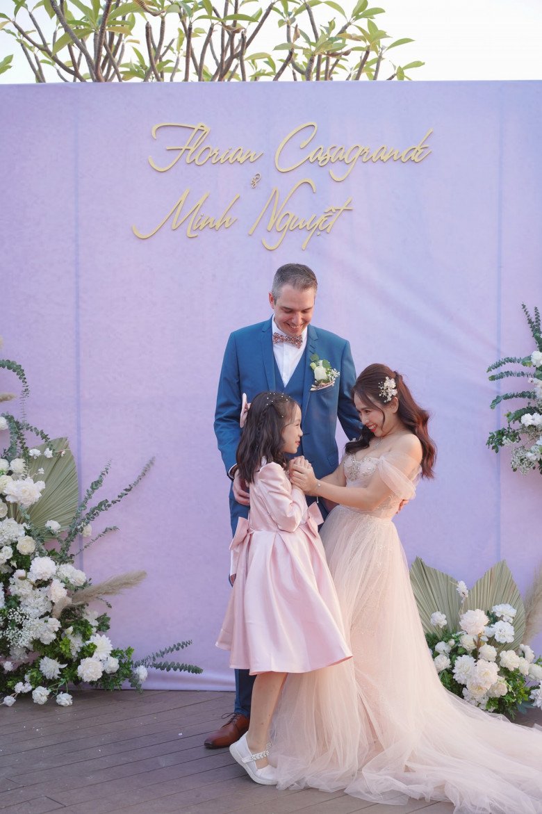 Từng ác cảm với hôn nhân, mẹ đơn thân được chồng Pháp chữa lành thương tổn bằng “quy tắc 2 phải – 1 không phải” - 9