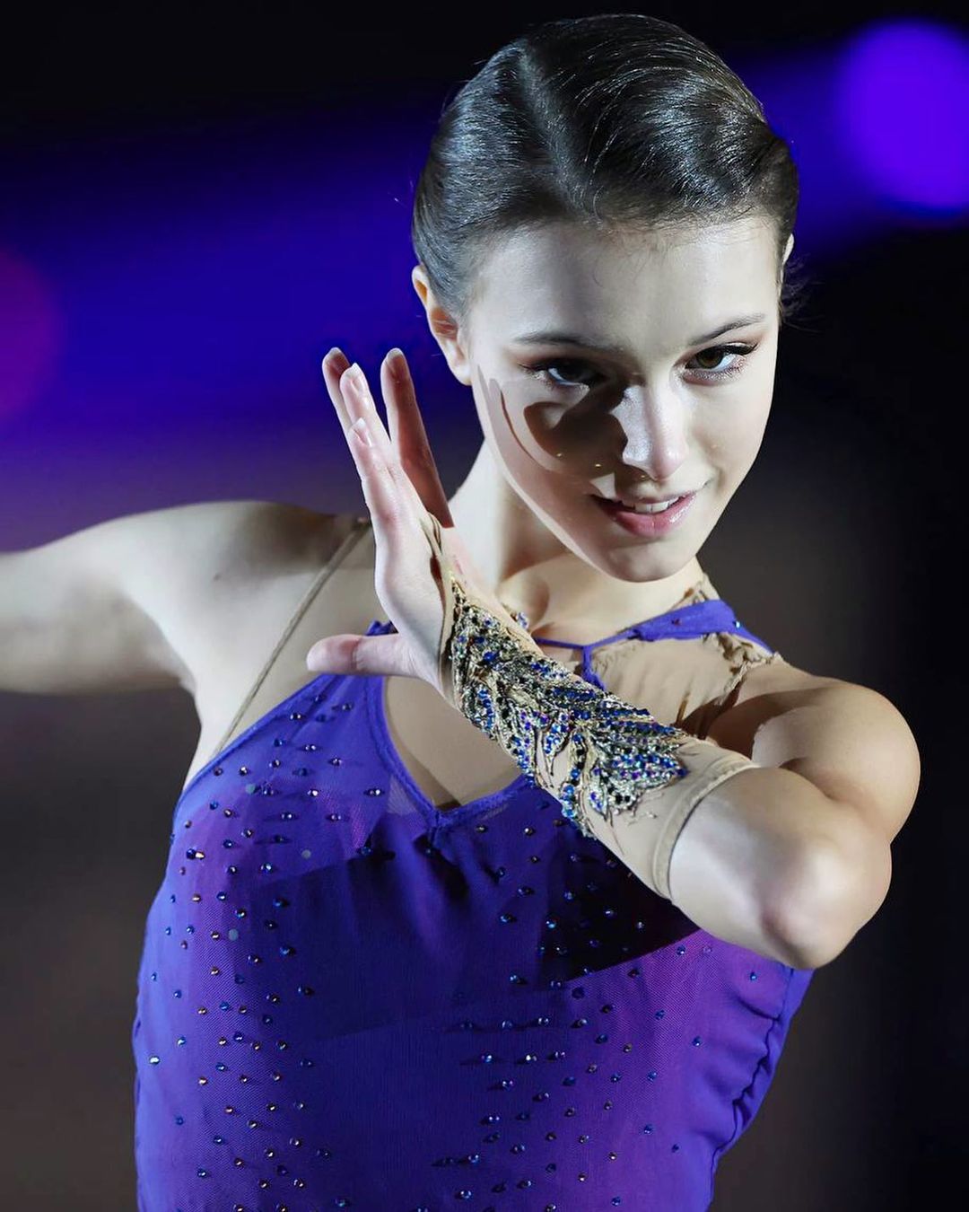 "Thiên thần trượt băng" người Nga gây xôn xao vì nhan sắc hoàn mỹ ở tuổi 19 - 6