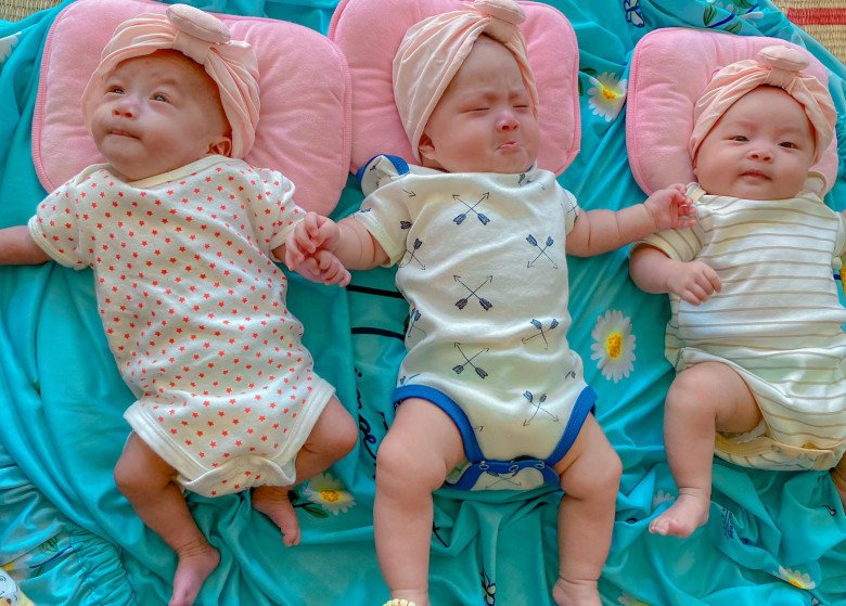 5 năm hiếm muộn phải nhờ cậy IVF, mẹ bầu chuyển 2 phôi được hẳn 3 thiên thần - 5