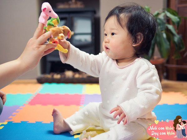 Trò chơi vận động cho trẻ sơ sinh 8 tháng tuổi, con phát triển thể chất lẫn trí tuệ - 9