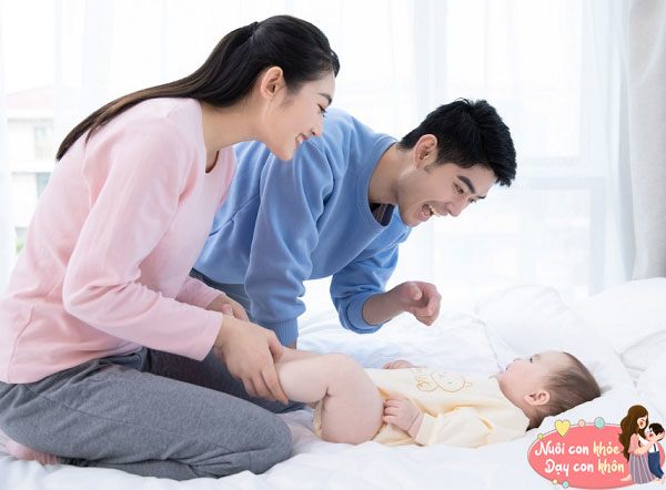 Trò chơi vận động cho trẻ sơ sinh 8 tháng tuổi, con phát triển thể chất lẫn trí tuệ - 7