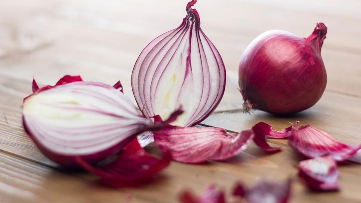 Chuối ăn xong đừng vứt vỏ đi, chỉ cần kết hợp với muối và bột giặt, gián chết “la liệt” không dám bén mảng - 8