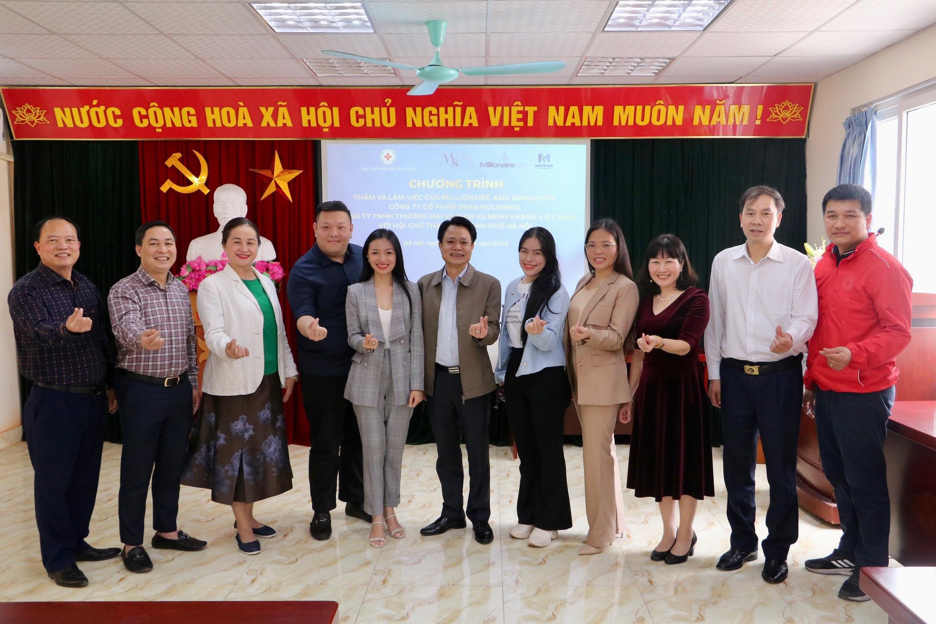 Đoàn tài trợ Milionaire Asia Singapore và các đối tác hoạt động từ thiện tại Hội Chữ thập đỏ Hà Nội - 1