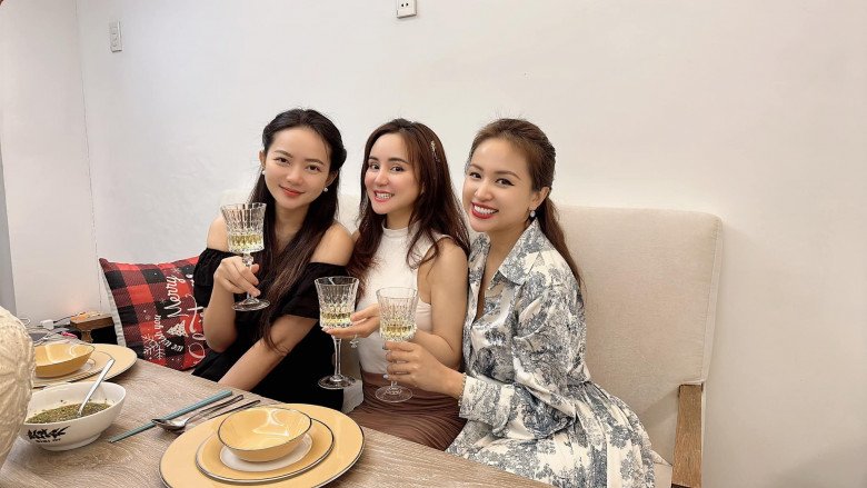 Chồng đại gia của Phan Như Thảo đãi hội sao giàu "bài ca tôm cá" ngon mê, đỉnh như siêu đầu bếp - 1