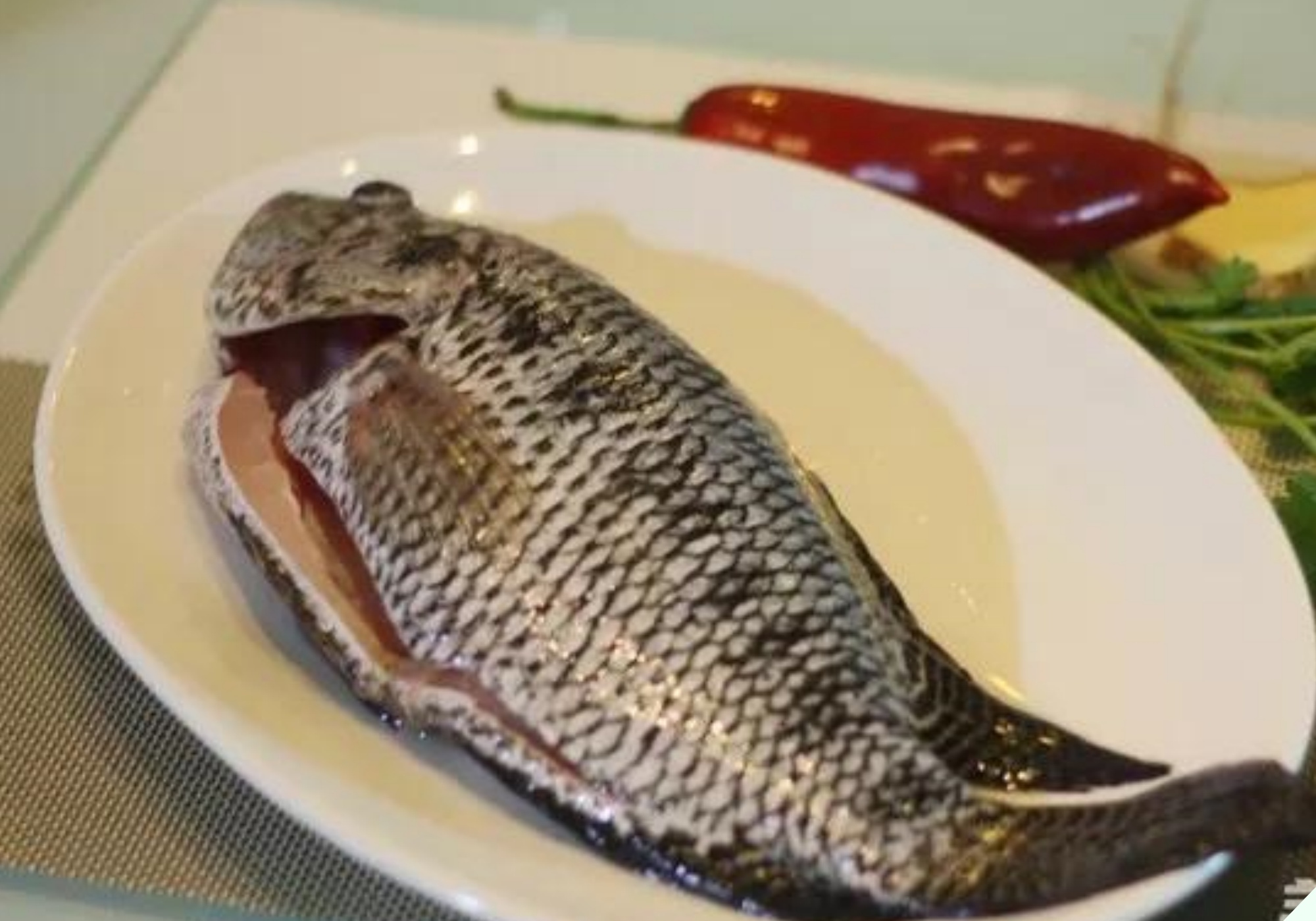 Ngâm cá trong nước này 2 phút rồi mới đem hấp sẽ thấy công dụng tuyệt vời, ai biết cũng vội học theo - 4