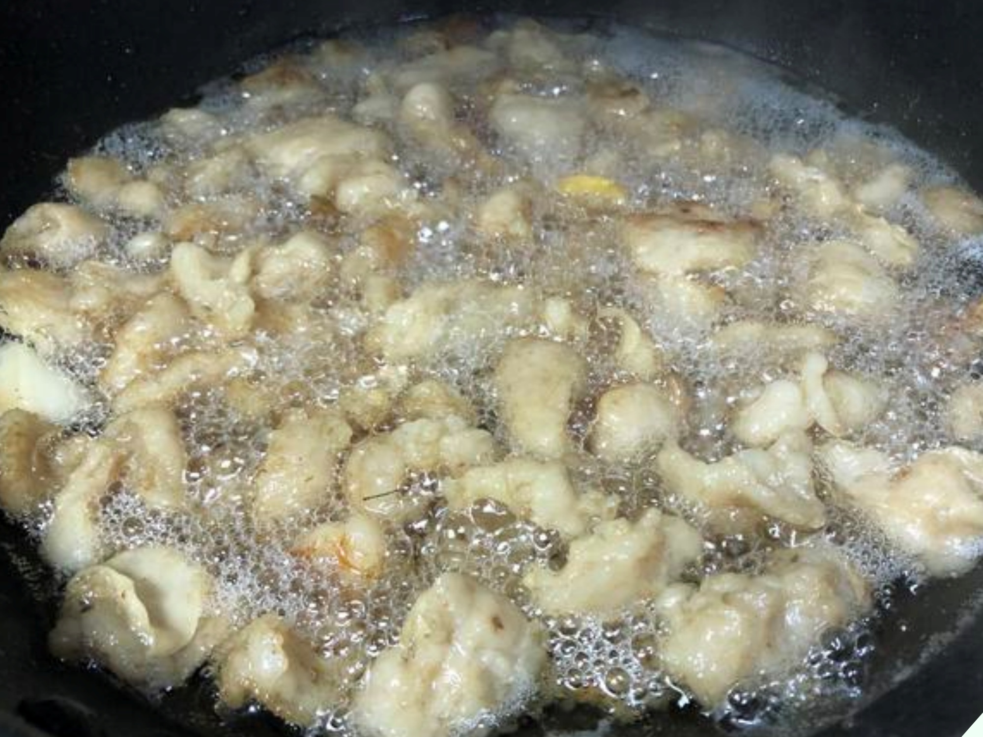 Làm gì để rán mỡ lợn không bị bắn văng tung tóe? Hóa ra lại đơn giản như vậy, đọc để biết thêm một mẹo hay - 2