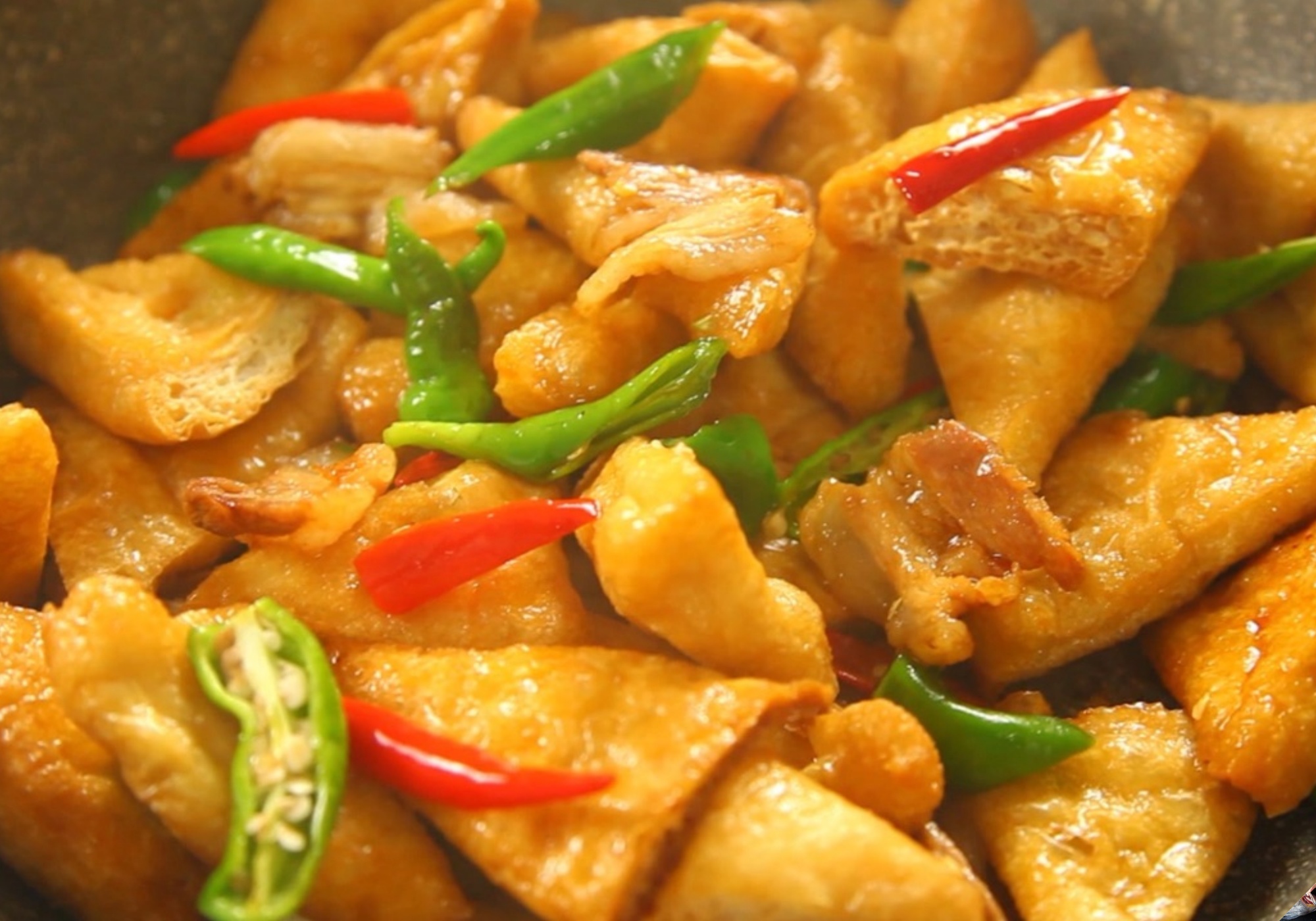 Mẹo rán đậu phụ ngoài vàng giòn, trong mềm ẩm, không bị nát nhờ làm thêm 1 bước đơn giản - 18
