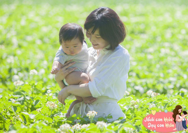 Trò chơi vận động cho trẻ 1 tuổi, con thông minh, hoạt bát hơn mỗi ngày - 10