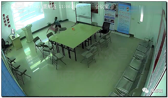 Con gái 4 tuổi bị gãy xương ở phòng khám răng, mẹ kiểm tra camera phát hiện hành động xấu của bé trai 10 tuổi làm với cô bé - 3