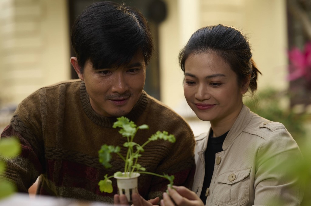 “Bất thình lình” với gia đình tam nam cùng cô con dâu ăn vạ hài nhất vịnh Bắc Bộ - 3