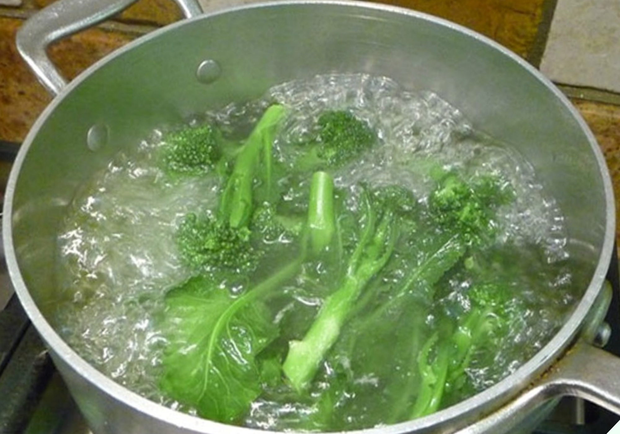 Loại rau rẻ tiền lại rất ngon đang vào cuối vụ, có lượng canxi gấp 5 lần cá - 10