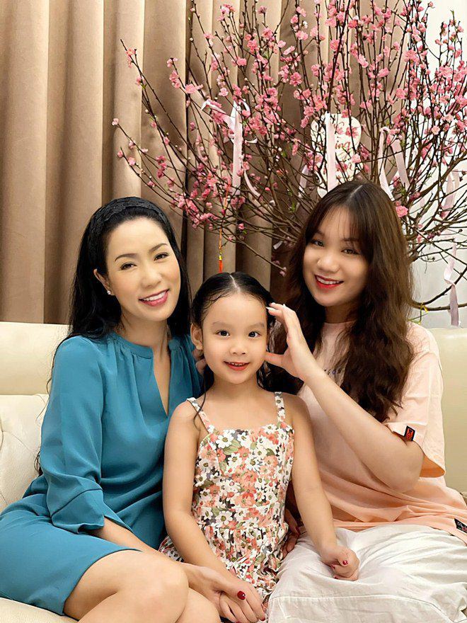 Sao Việt sinh con ở tuổi U50: Khánh Thi thích đông vui, Diễm Quỳnh “lãi” cô công chúa đáng yêu - 11