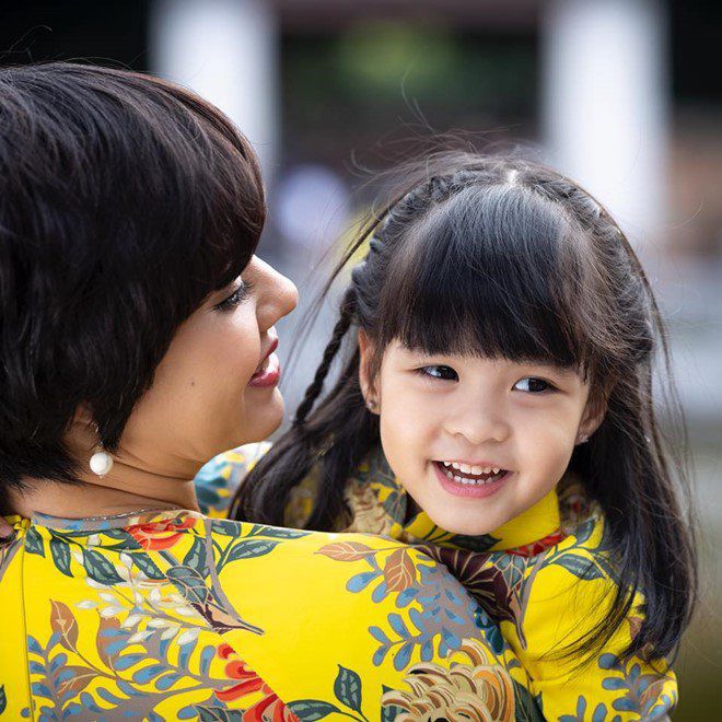 Sao Việt sinh con ở tuổi U50: Khánh Thi thích đông vui, Diễm Quỳnh “lãi” cô công chúa đáng yêu - 6