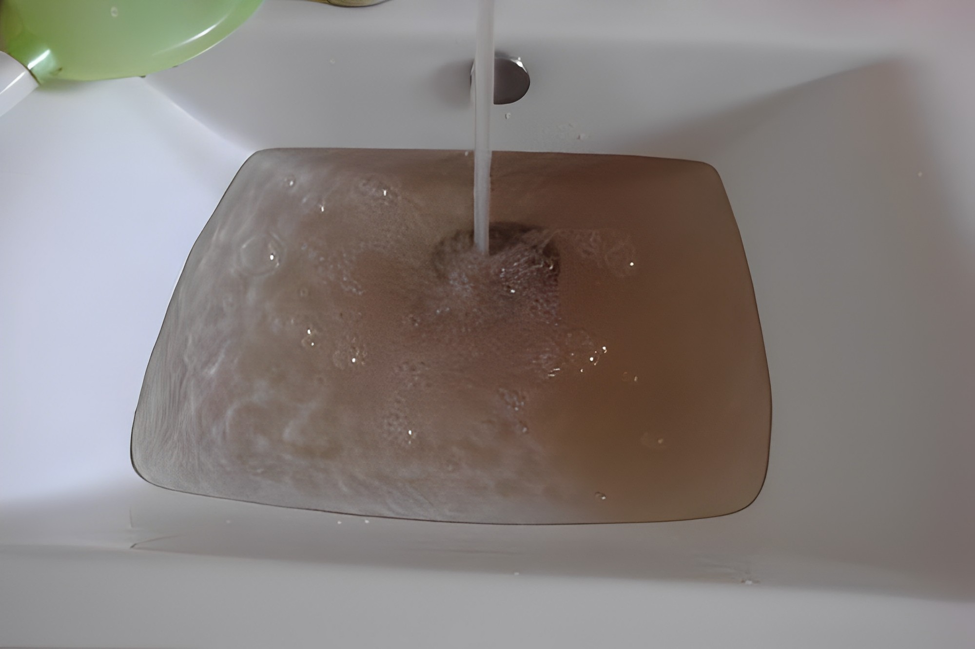 Nhận biết nước máy bị ô nhiễm nhớ 6 dấu hiệu này, nắm được thì nước nhà bạn luôn sạch, an toàn sức khỏe - 7