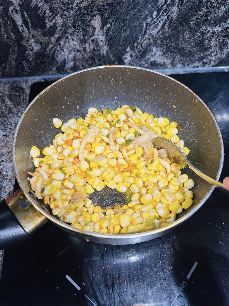 Nam MC U50 giàu có, độc thân của showbiz Việt làm món ăn giản dị khiến dân mạng thấy nhớ quê - 2