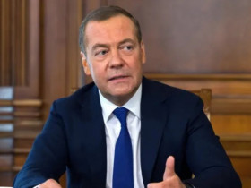 Ông Medvedev: Nga đang chuẩn bị để "đón" cuộc phản công của Ukraine