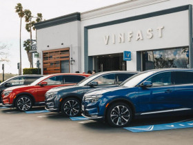 VinFast tiếp tục xuất khẩu 2.300 xe VF 8 sang Mỹ, Canada và châu Âu