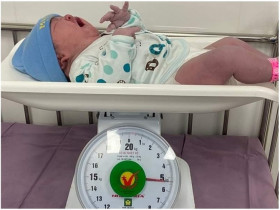 Quá ngày dự sinh, bé gái Quảng Ninh chào đời nặng 5.3kg, tương đương trẻ 2 tháng tuổi