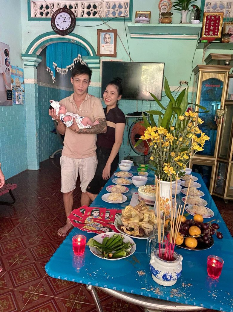 Cả thai kỳ đi siêu âm bác sĩ bảo con trai, lúc đẻ ra con gái cả nhà bất ngờ rồi cười như được mùa - 2