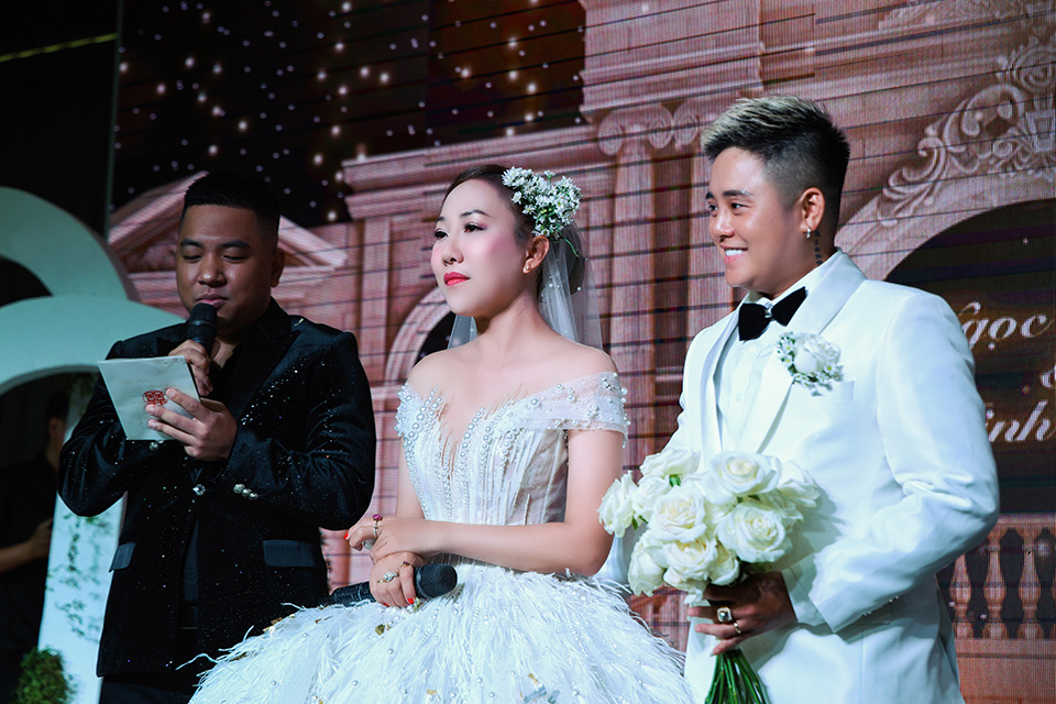 300 khách mời dự đám cưới của cặp đôi chuyển giới có giấy chứng nhận kết hôn - 3