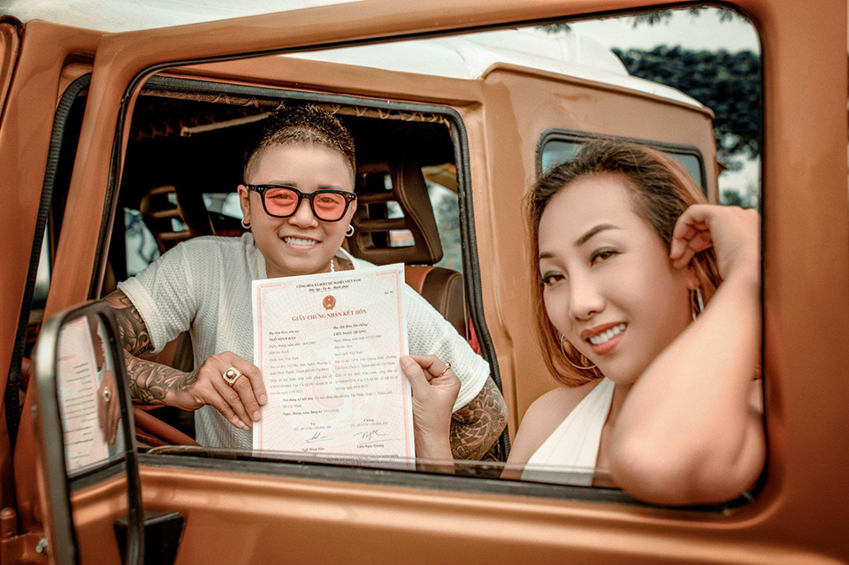 300 khách mời dự đám cưới của cặp đôi chuyển giới có giấy chứng nhận kết hôn - 4