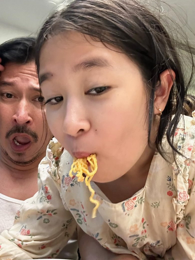 Con gái có gương mặt hài hước của Huy Khánh nấu ăn cho bố, cái kết &#34;lật mặt&#34; gây ngỡ ngàng - 6