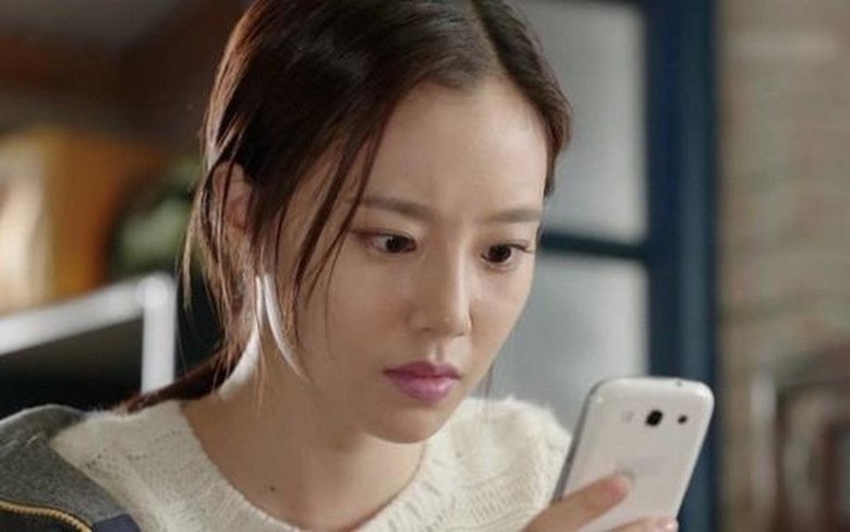 Nhận kết quả khám bệnh từ tay bố ruột, người phụ nữ choáng váng về hành vi của chồng mình - 2