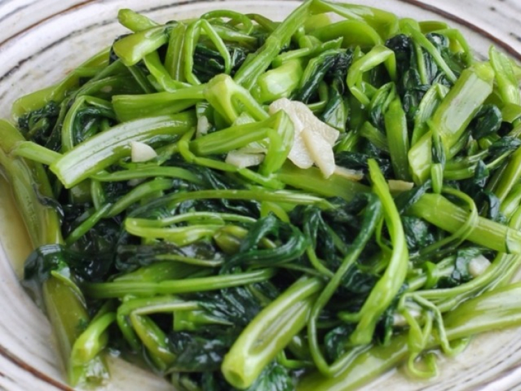 Xào rau muống nhớ kỹ “1 ngâm, 3 không” rau xanh mướt mườn mượt, giòn ...