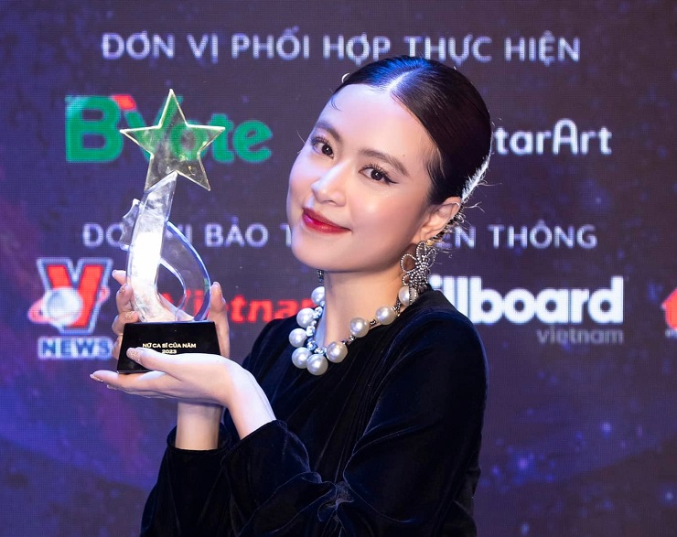 Diễn viên, ca sĩ Hoàng Thùy Linh kiếm được bao nhiêu tiền từ kênh Youtube? - 1