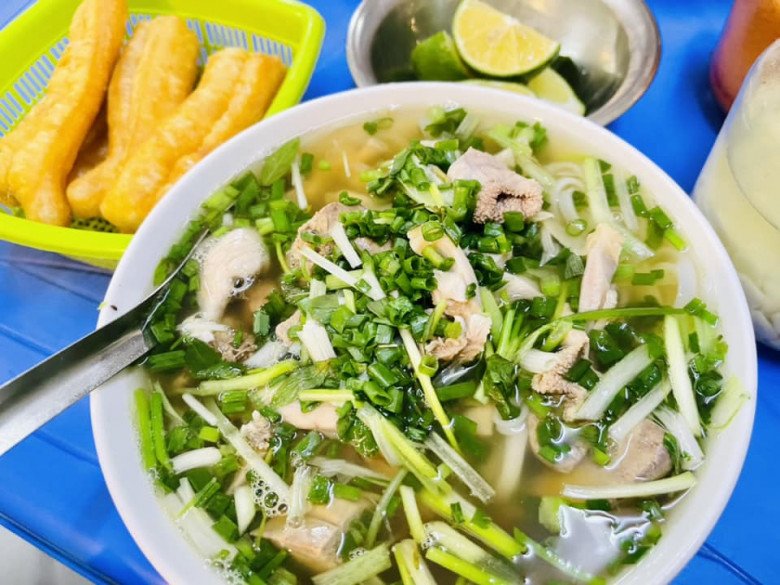 Vừa đi Tây về, nữ diễn viên Diệu Hương gây xúc động với bữa ăn mẹ để phần lúc 2 giờ chiều - 5