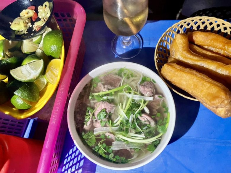 Vừa đi Tây về, nữ diễn viên Diệu Hương gây xúc động với bữa ăn mẹ để phần lúc 2 giờ chiều - 4