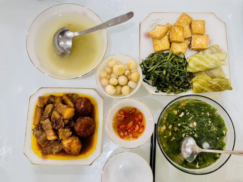 Vừa đi Tây về, nữ diễn viên Diệu Hương gây xúc động với bữa ăn mẹ để phần lúc 2 giờ chiều - 3